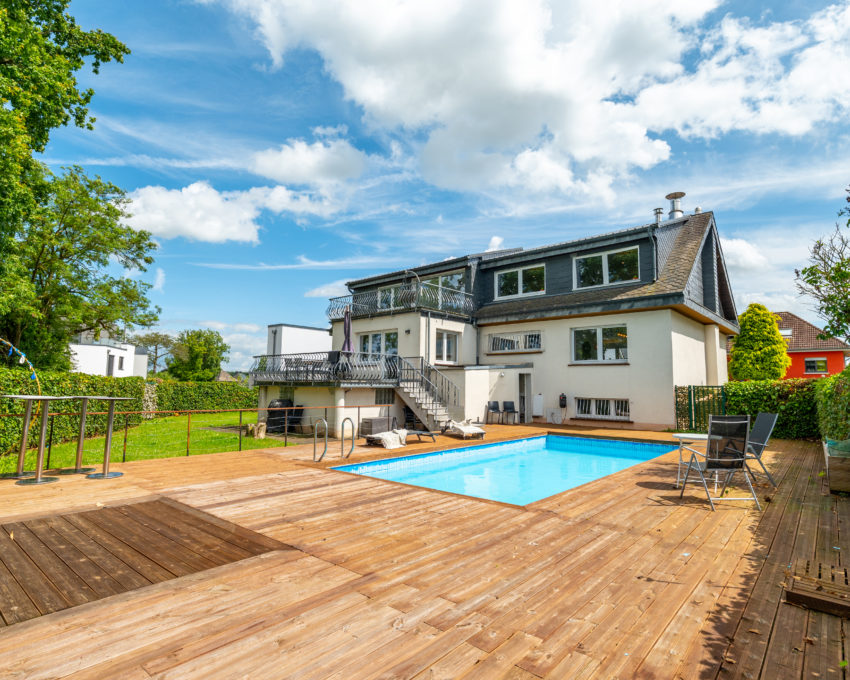 Architect designed house with pool in Aspelt